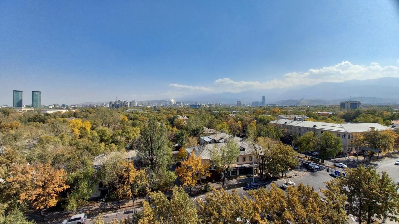 "Картина Горных Вершин" Квартира- "Mountain View" Apartment Almaty Esterno foto