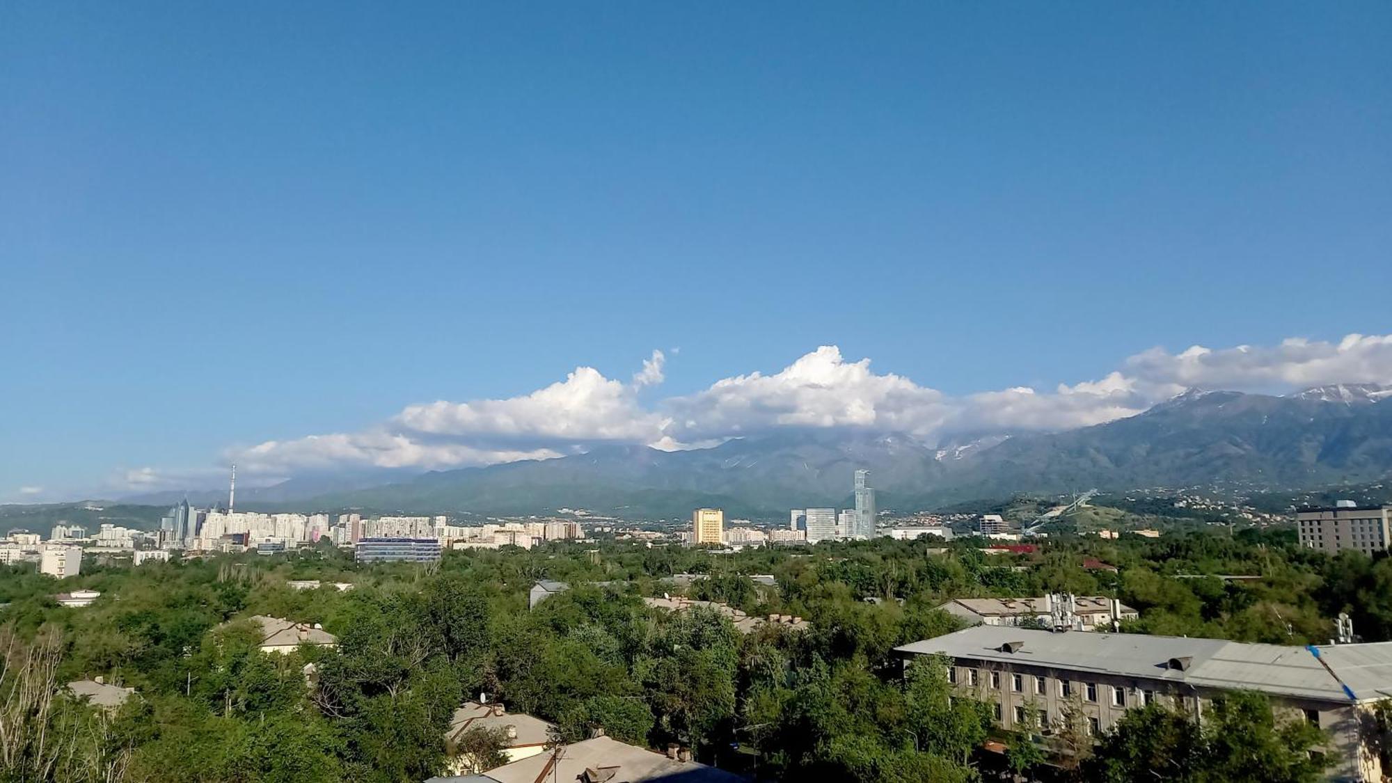 "Картина Горных Вершин" Квартира- "Mountain View" Apartment Almaty Esterno foto